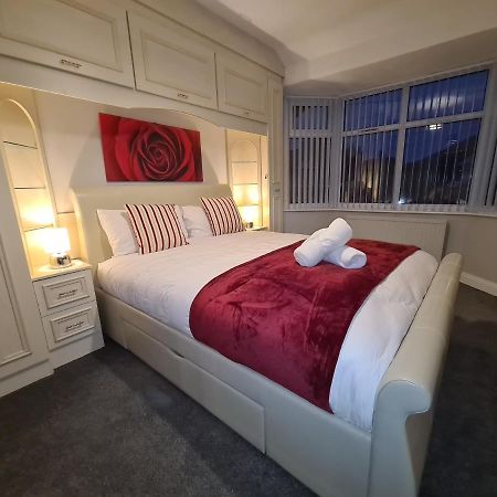 Stunning Holiday Home. Free Parking. Mánchester Exterior foto