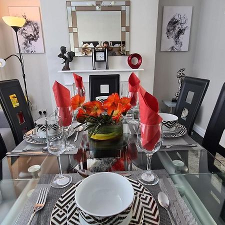 Stunning Holiday Home. Free Parking. Mánchester Exterior foto