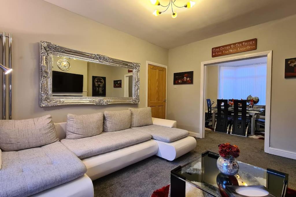 Stunning Holiday Home. Free Parking. Mánchester Exterior foto