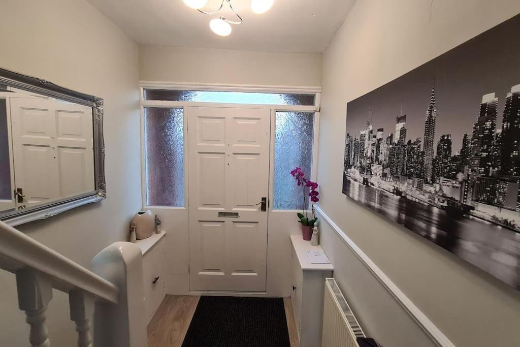 Stunning Holiday Home. Free Parking. Mánchester Exterior foto