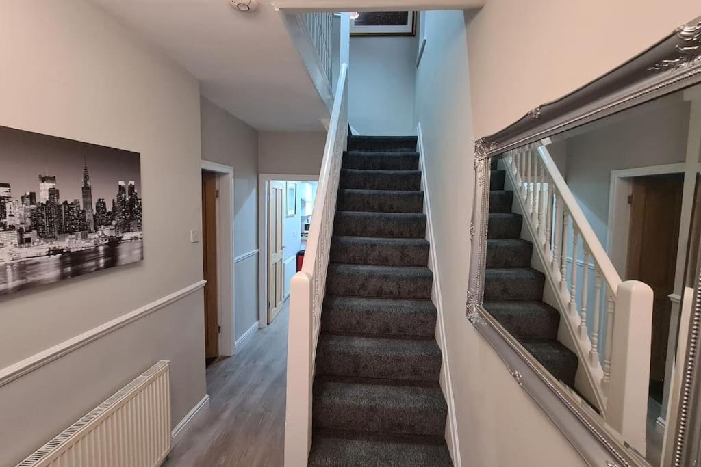 Stunning Holiday Home. Free Parking. Mánchester Exterior foto