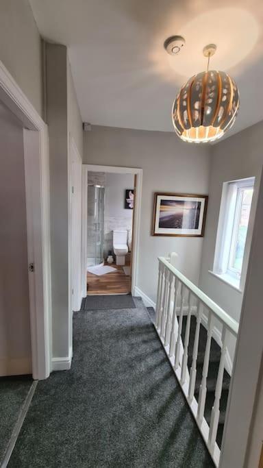 Stunning Holiday Home. Free Parking. Mánchester Exterior foto