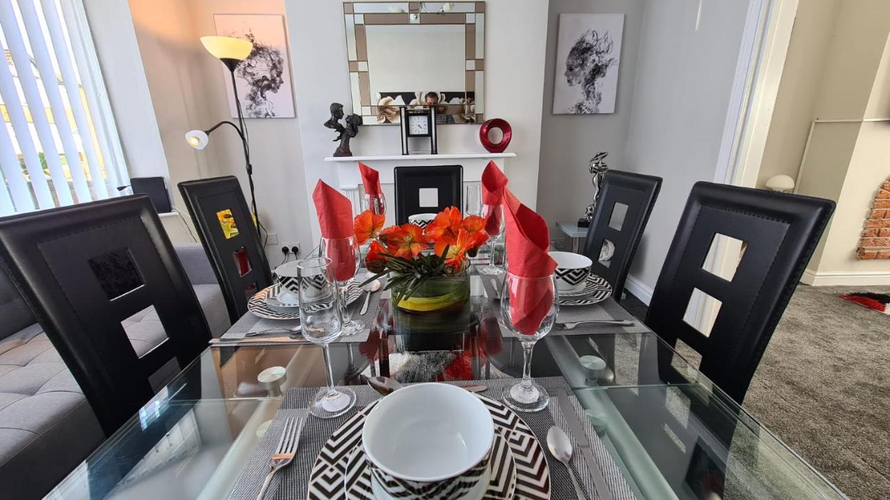 Stunning Holiday Home. Free Parking. Mánchester Exterior foto